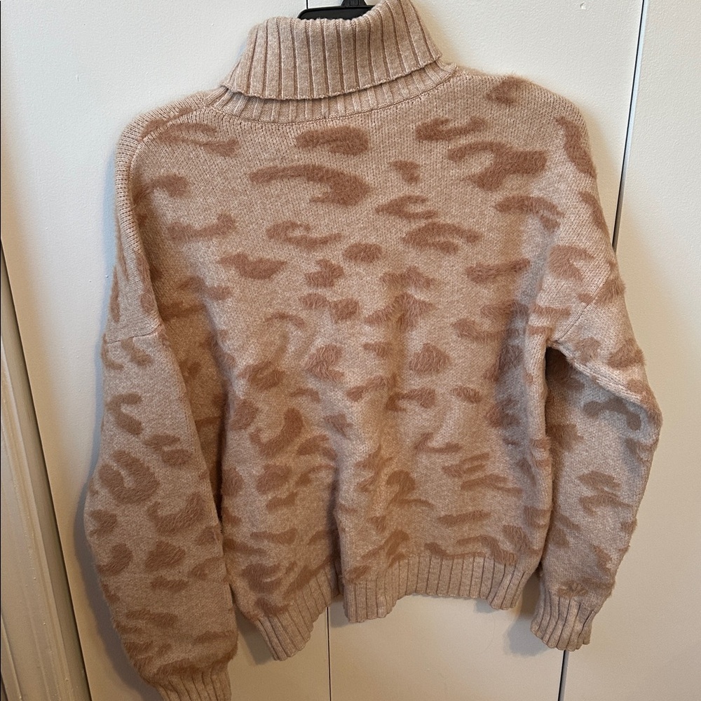 Cheetah Print Turtleneck Sweater Size S - Picture 4 of 4